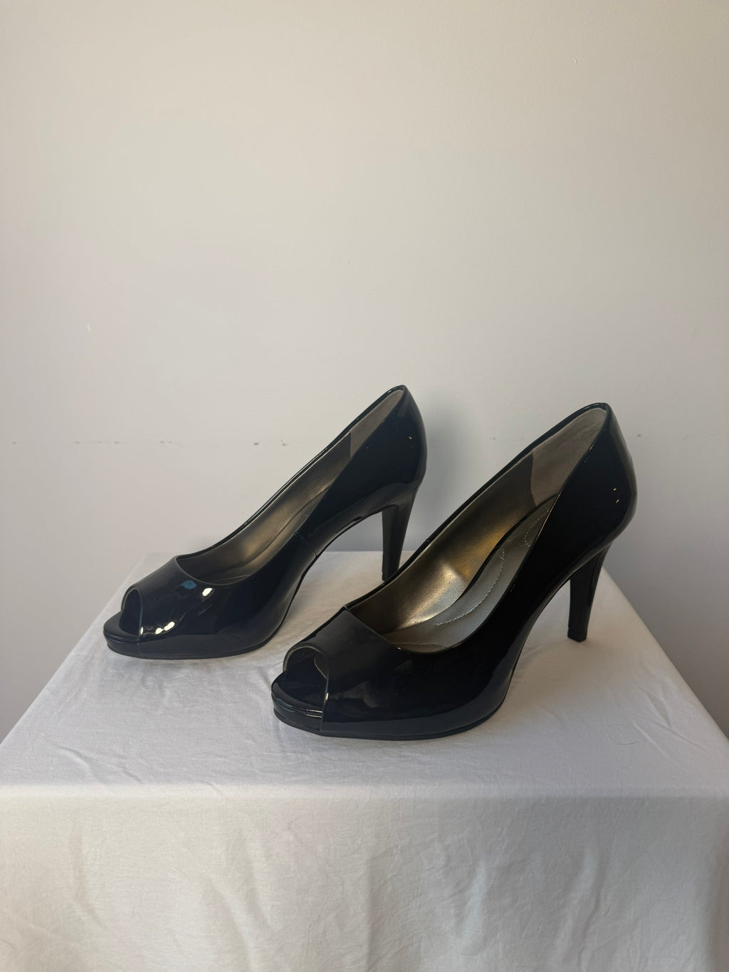 Bandolino Black Patent Leather Peep-Toe Pumps